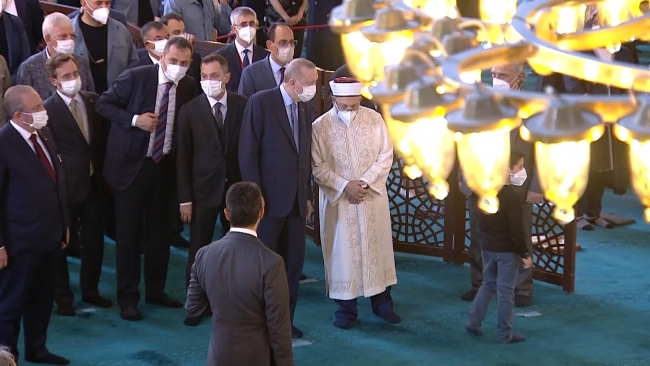 Cumhurbaşkanı Erdoğan, hafızlık öğrencilerinin icazet törenine katıldı